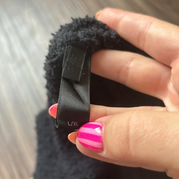 SKIMS Tank Top Womens Large XL Black Onyx
Cozy Knit Boucle Fuzzy Top - Picture 4 of 4